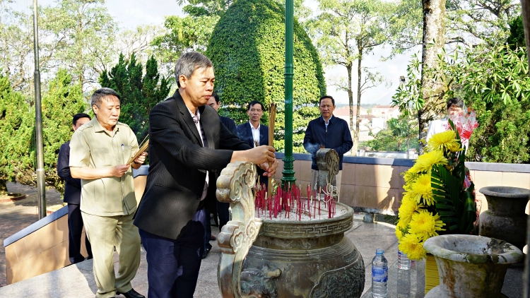 CHR’HOONG HƯƠNG HOÁ (TỈNH QUẢNG TRỊ): K’ĐƯƠI BHRỢ “TẾT CHÓH N’LOONG TẤT LANG HAY TƯỚC AVA HỒ” HA PRUỐT GIÁP THÌN