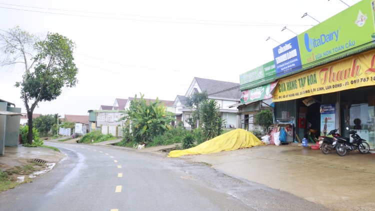 Lâm Đồng thăm tơrŭm mơjiâng pơlê cheăm châ mơnhông