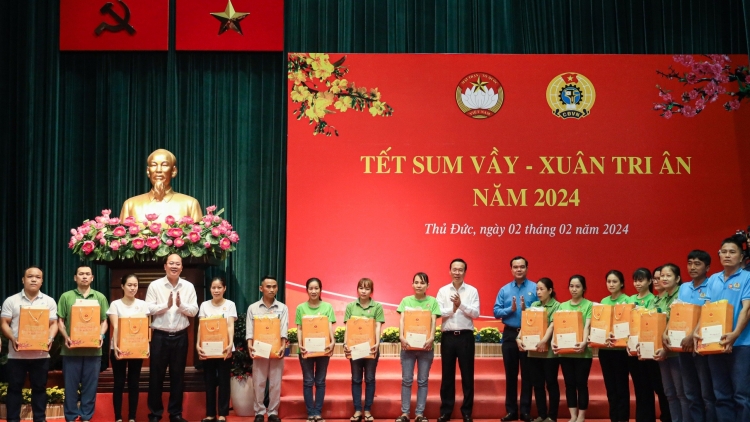 Kơdră chĕp pơgơ̆r teh đak hmach Têt, pôk tơmam drăm ăn kŏng nhân tơ̆ pơlei tơm Hồ Chí Minh ưh kơ đei rơvơn vă brŏk sa Têt hăm ŭnh hnam