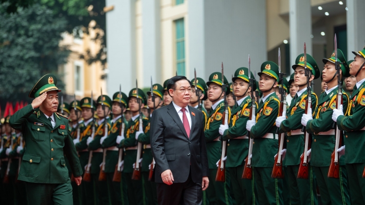 Kruanh Quốc hội rhơn Tết cán bộ, tahen Biên phòng