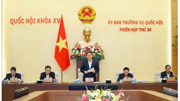 Kruanh Quốc hội Vương Đinh Huệ ƀư tơm rơh rƀŭn tal 30 bah Ủy ban Thường vụ Quốc hội 