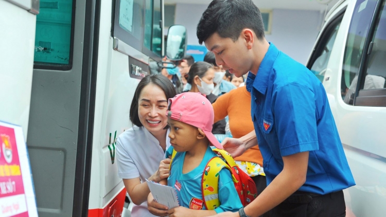 “G’luh xe cr’er” đơơng âng 200 ma nưih ca ay chô đong cha Tết