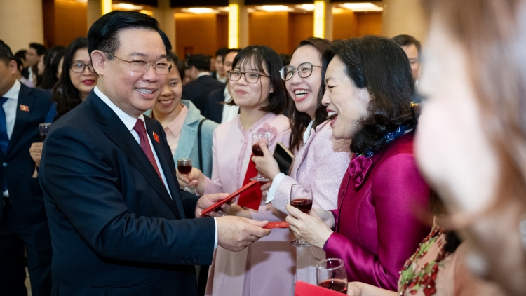 Kuô̆k hô̆i đi đo séa ngăn tơdroăng rêh ối, vâ pêi pro châ tiô tơdroăng pâ thế tung tơdroăng ki ai khât