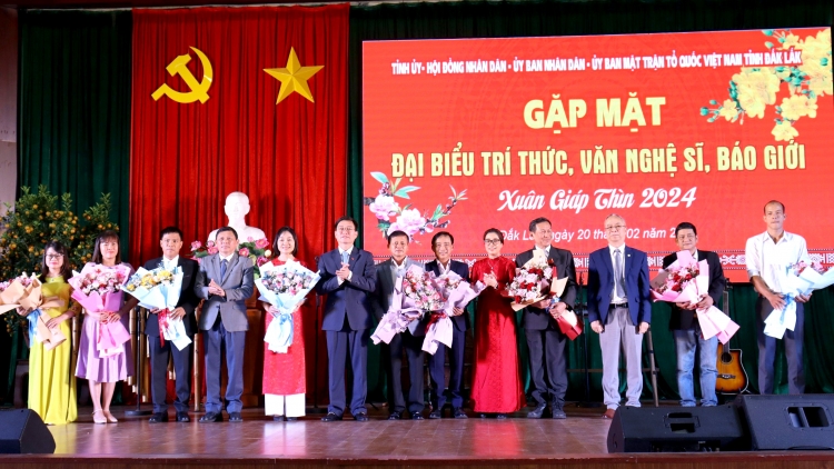 Dăk Lăk tìp măt cau geh bồ tơngoh jak, cau đơs crih tam ya mờ cau lơh ƀăo bồ sơnam pa Giáp Thìn