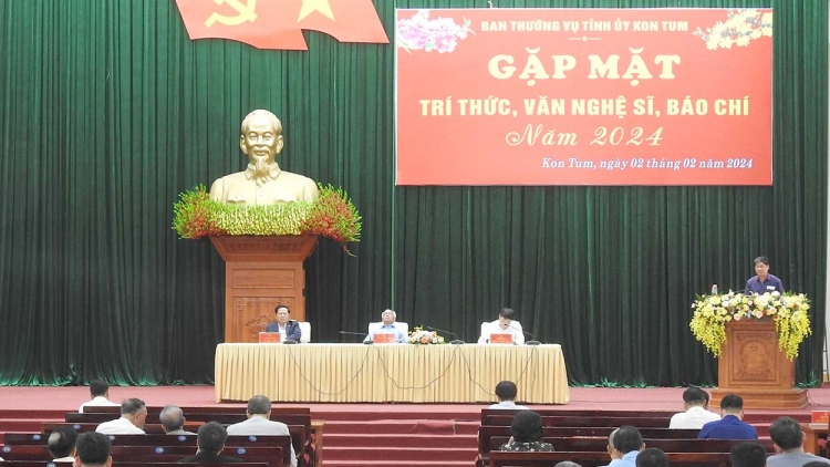 Kon Tum: tìp mat 155 nă cau geh bồ tơngoh gĭt wă, văn nghệ sỹ, cau lơh ƀăo pơn rơ jak nam 2024 