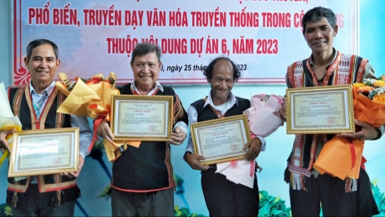 Pôa A Lip-Ngế ki hnê djâ túa lĕm tro ăm khu rơxông nếo