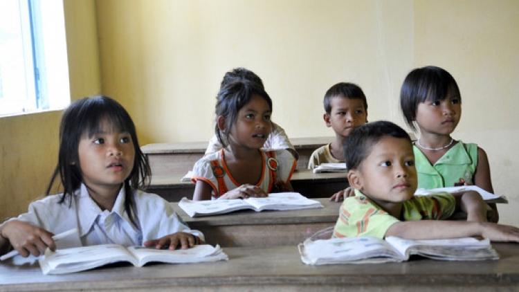 PHƯỚC SƠN VÊY LẤH 4.000 HỌC SINH BƠƠN ÔỘM SỮA HỌC ĐƯỜNG