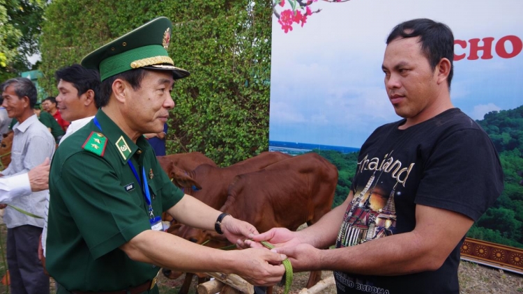 R’rộ r’răm Ha pruôt Biên phòng coh prang k’noong k’tiêc