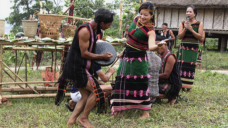 Mât bon lan (Giữ gìn buôn làng)