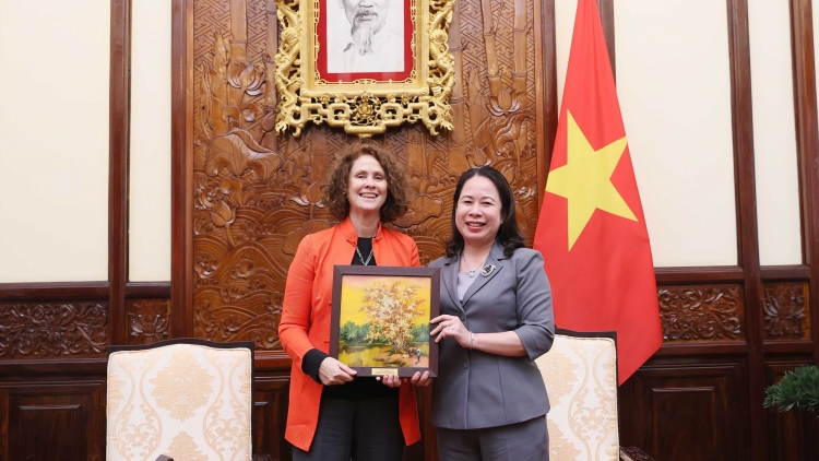 Khua mir sir jăng jai tŭ jum Khua sang bruă prăk rŏng lŏn tơnah ƀơi Việt Nam