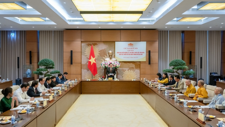 Kruanh Quốc hội mâp  măt Mpôl đại biểu nuĭh gĭt blău, kruanh chroh rƀŭn, nuĭh rnoi mpôl đê̆ ntoh lư nkual ƀon têh Hà Nội