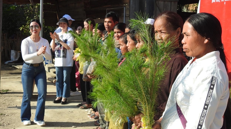 Jao 100.00 phun anah kyâo pla brơi kơ 200 boh sang anŏ Sedang