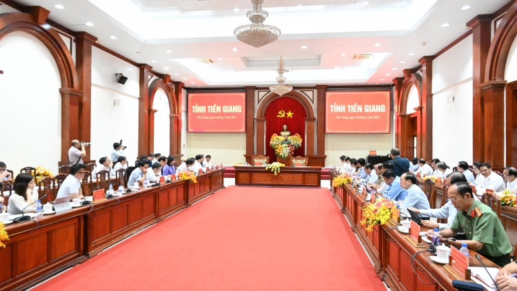  Khua knŭk kna Phạm Minh Chính mă bruă hŏng êpul khua kiă kriê bruă Đảng čar Tiền Giang