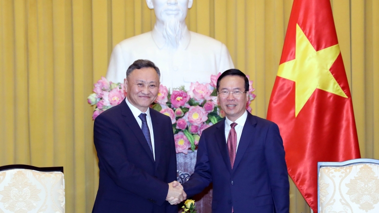 Kruanh dak Võ Văn Thưởng wơt Viện trưởng Viện Kiểm sát Mông Cổ