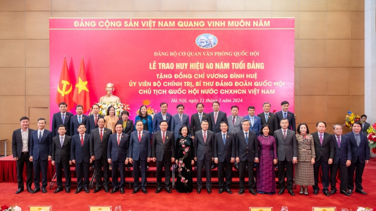 Củ tịc Quốk hội ồng Vương Đình Huệ dờp Gai lòng 40 sơnam Đảng