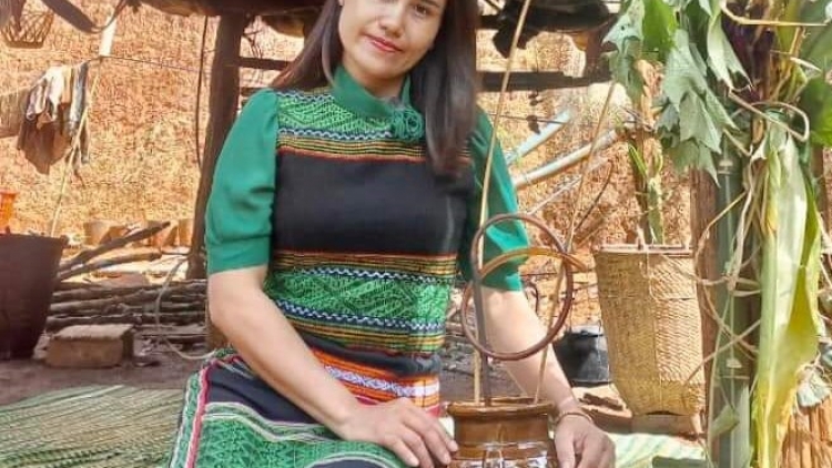 Mniê M’Nông lar bra mnơ̆ng dhơ̆ng dhar kreh djuê ana truh kơ êpul êya