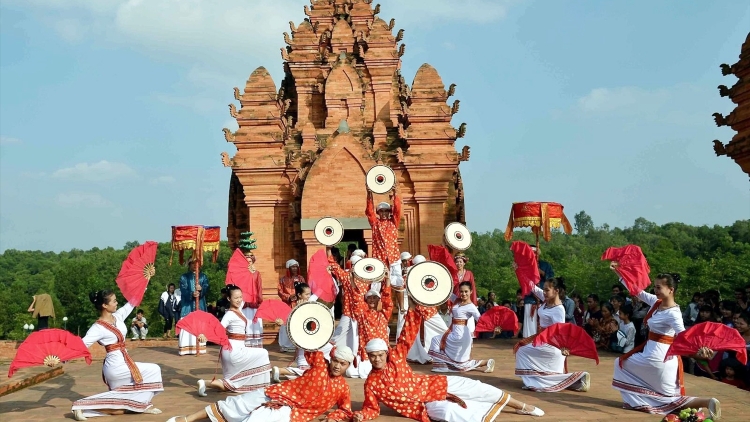 ÁP SA RA- VŨ NỮ CHĂM (Âm hưởng Dân ca Chăm)