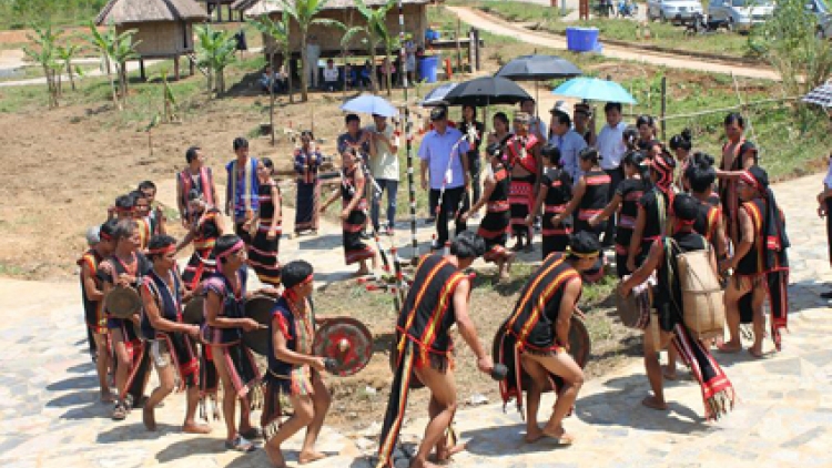 Chờ tam lơh pha lin Đăk Tô