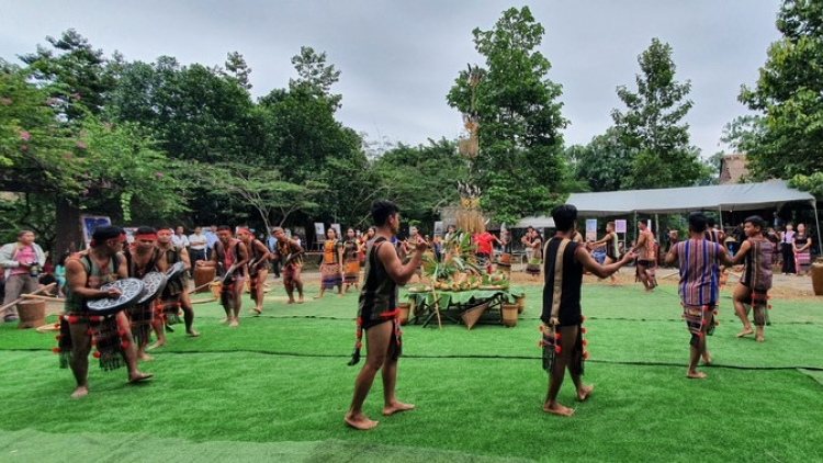 DI PALEI ILAMU – RAVANG IEK DOM BANGSA VIỆT NAM (ĐỒNG MÔ, SƠN TÂY, HÀ NỘI) HU NGAK DOM BRUK NGAN SAONG KADHA “HAREI PATAOM BINGU BAN”