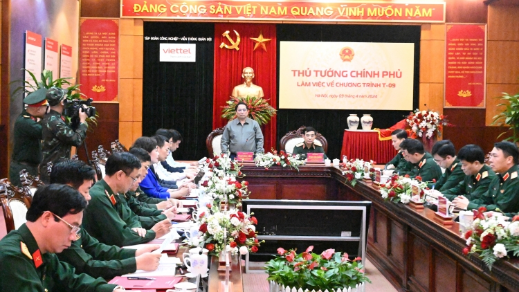 Thủ tướng Phạm Minh Chính bơ̆jang hăm Grŭp jang Kơmăy kơmŏk Viễn thông Khŭl lĭnh (Viettel)