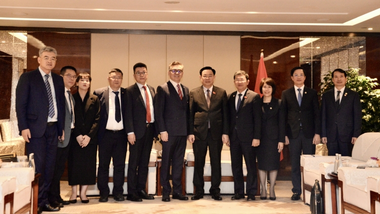 Kruanh Quốc hội Vương Đình Huệ vơt ăp rmôt kan têh tâm nkuăl ƀon têh Thượng Hải