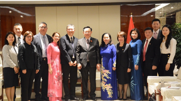 Khua git gai pơ ala mơnuih ƀôn sang dêh čar ơi Vương Đình Huệ tŭ jum hơdôm grup bơwih ƀong prong ƀơi ƀôn prong Thượng Hải