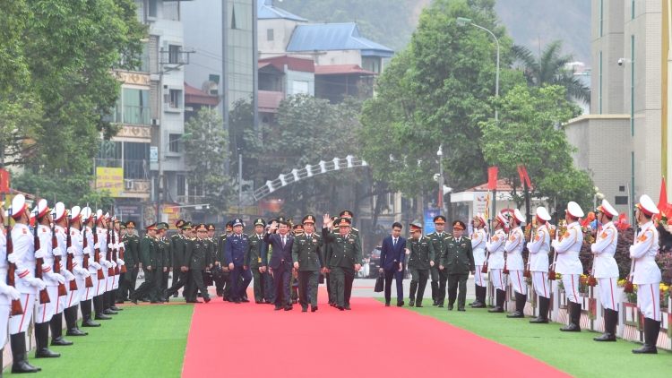 Tơdroăng tơrŭm cheăng pơla Khu lêng tíu tơkăng kong Việt Nam - Sinuâ roh má 8 a kong pơlê Vân Nam, kong têa Sinuâ