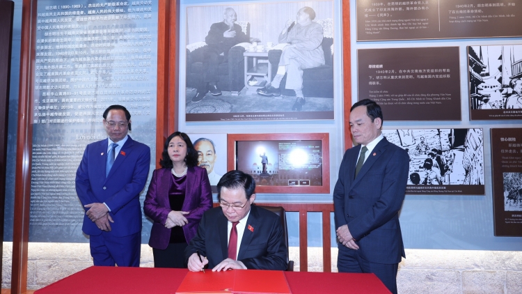 Pôa Vương Đình Huệ - Kăn xiâm hnê ngăn Kuô̆k hô̆i pôu ngăn kơpong tíu xối tơbâ ton nah Kăn xiâm hnê ngăn tơnêi têa Hồ Chí Minh a  Côn Minh 