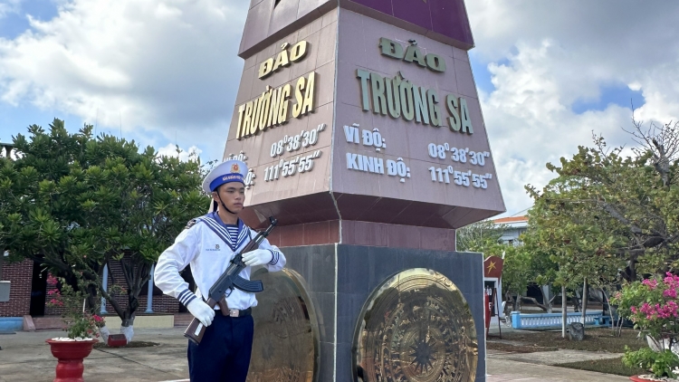 Hoàng Sa – Trường Sa: Bơnah poac mhàm ndu gơn rơh bơh dà lơgar dê tàm dà lềng