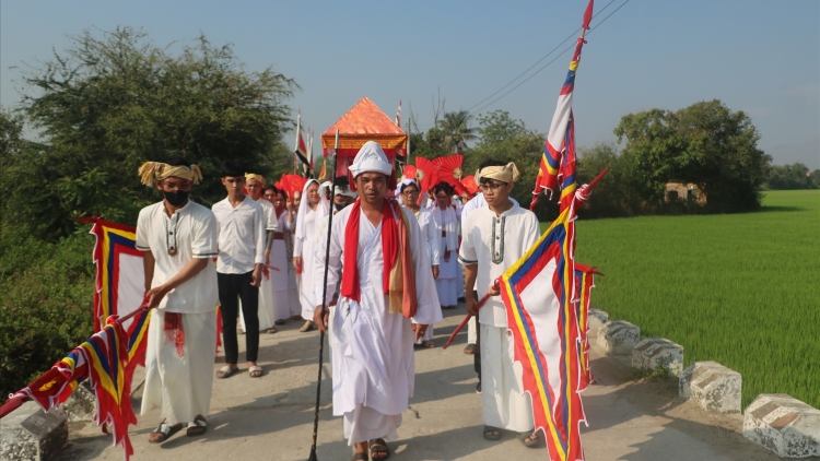 ADAT BA TALANG TAME KUT DI URANG CAM