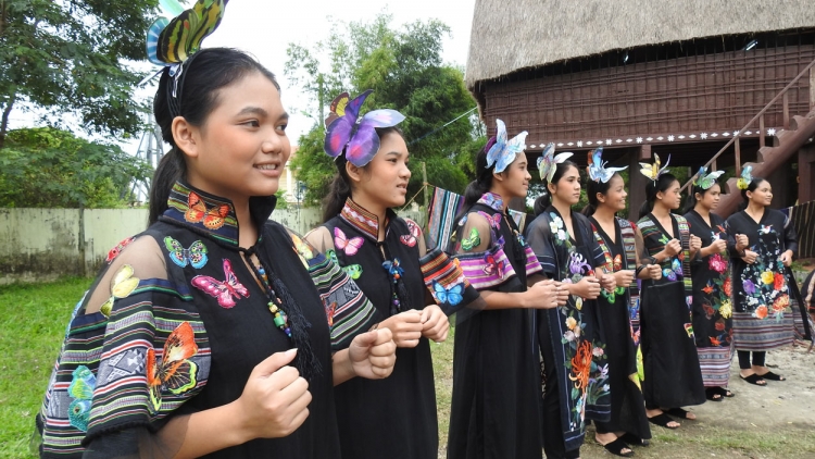 Parơtuk cim mơni bơyan phang lah jŭ (Jarai)	