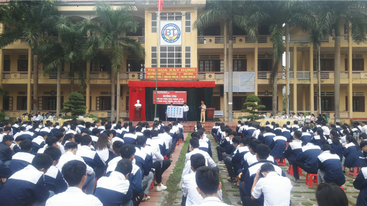 Ngon tô thứ 6 mự 10 bườn 5 pì 2024 –  Sơn Là tủm pua pưng  luông pùn nhửn pao tiêng àn bản mương, tiêng àn xók tang hẳư pùn lan học sình cuồng dan xi mắư