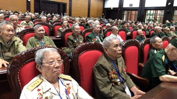 ពត៌មាន ម៉ោង​ ៦