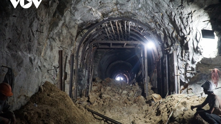 DA DING CẢ TA CHA GROONG, BHRỢ HR’CẤH HA VOÓH C’LÂNG SẮT BÃI GIÓ