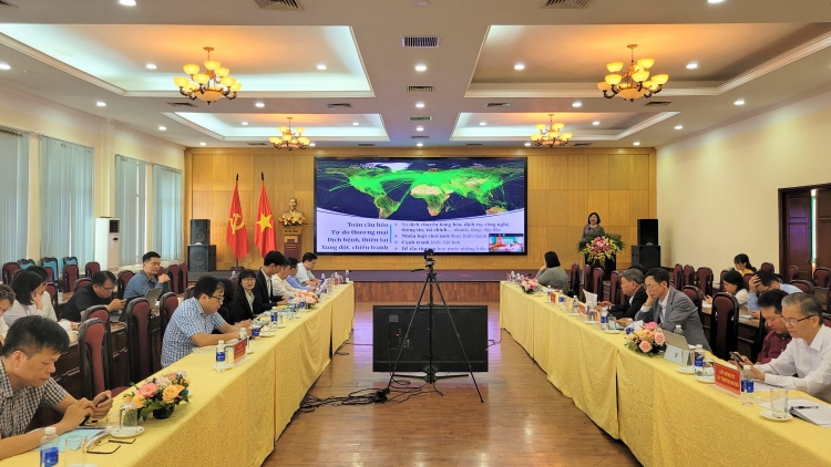 Hôp ‘na Mơnhông ƀă tơ’mot mâu ngế rơkê khât ăm kơpong cheăng kâ pú hên, khu pêi cheăng tơrŭm 