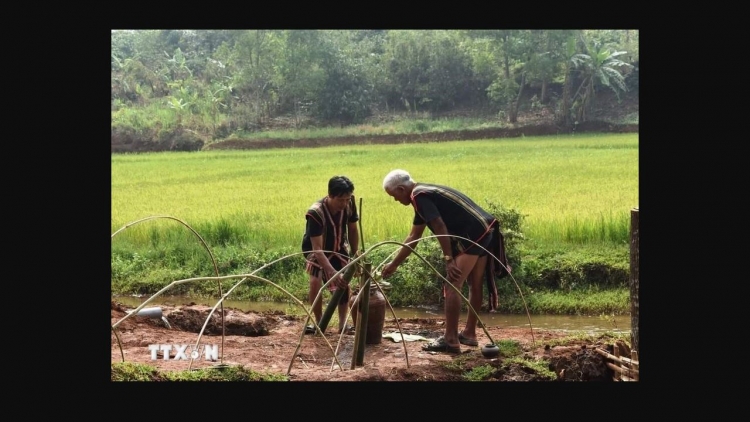 Ơ Tơlut plei atang