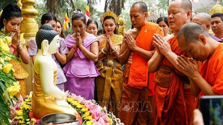 Khua dêh čar pơpŭ hơ-ơč djuai ania Khmer ƀrô bơyan čơkă Tết Chôl Chnăm Thmây