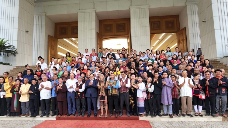 Pôa Phạm Minh Chính, Ngế pro xiâm hnê ngăn trâm mâ krâ pơlê, kăn pơlê, ngê̆ nhân, mơngế châ kuăn pơlê loi nhoăm