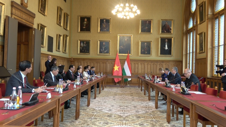 K’iăng khua Anôk bruă kƀĭn ala Trần Quang Phương nao kkuh Khua Anôk bruă kƀĭn ala Hungary 