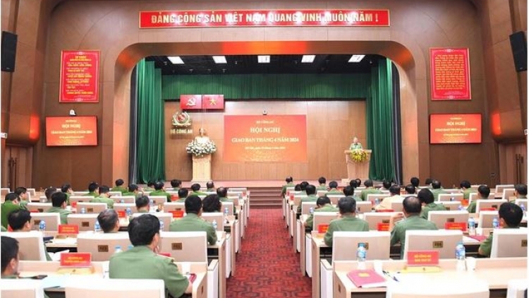 N’gâng kan Công an ƀư Rƀŭn nchră giao ban khay 4 