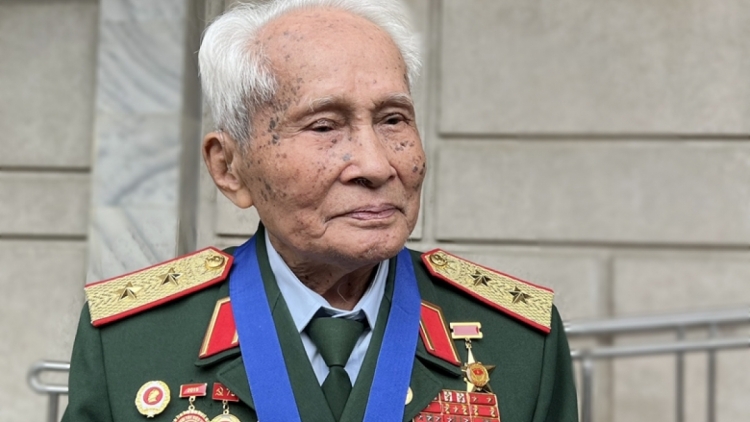 Nău nkoch bah nuĭh tă ban saơ nău tâm lơh tâm su kăl e 30/4/1975