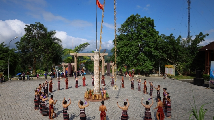 LIÊM CHR’NẮP BHIỆC BHAN TẤC KA COONG