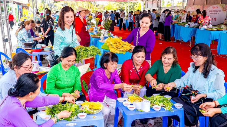 ថ្ងៃបុណ្យនំប្រជាប្រីយ៍លើកទី៤នៅខេត្តកាម៉ាវ