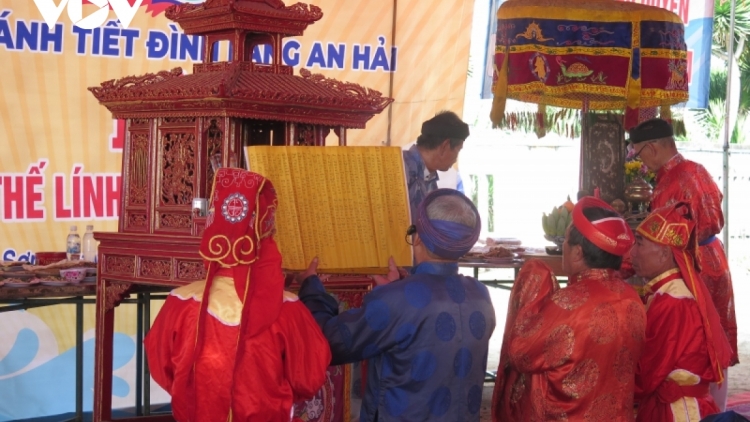 CHR’NĂP MA BHUY BH’RỢ KHAO LỀ THẾ LÍNH HOÀNG SA  