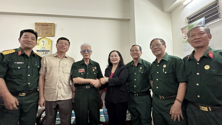 Mpôl kruanh rđău kan nkual ƀon têh Hồ Chí Minh khâl ăp tahen Điện Biên Phủ