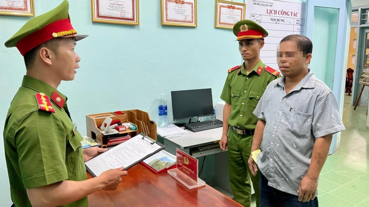 TÂY GIANG: CÔNG AN COỌP K’ĐHƠỢNG MANỨIH GLÂM ĐHÊL OOY TỔ LÊY CHA MÊẾT NỒNG ĐỘ CỒN