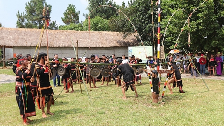 CHẤC NĂL BH’RỢ “TING C’LEH DZUNG ÂNG AVA HỒ”