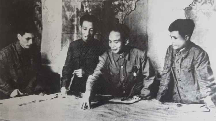  TƠỢ “ZÊL LÊỆNG ĐẤH, BHRỢ LIÊM ĐẤH” TƯỚC “ZÊL LÊỆNG NHÂM MÂNG, LÊY MOÓT ZÊL NHÂM”