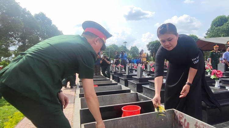 Dak Lak mkŏ mjing knăm čang ênuh, ba dơr klang lĭng kahan djiê êngiă ti Campuchia 