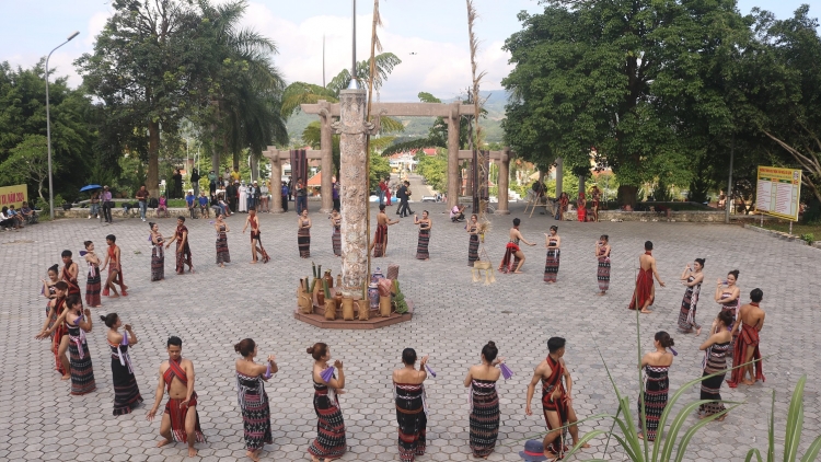 CHR’NĂP LIÊM BHIỆC BHAN TẤC CA COONG ÂNG ĐHANUÔR CƠ TU 